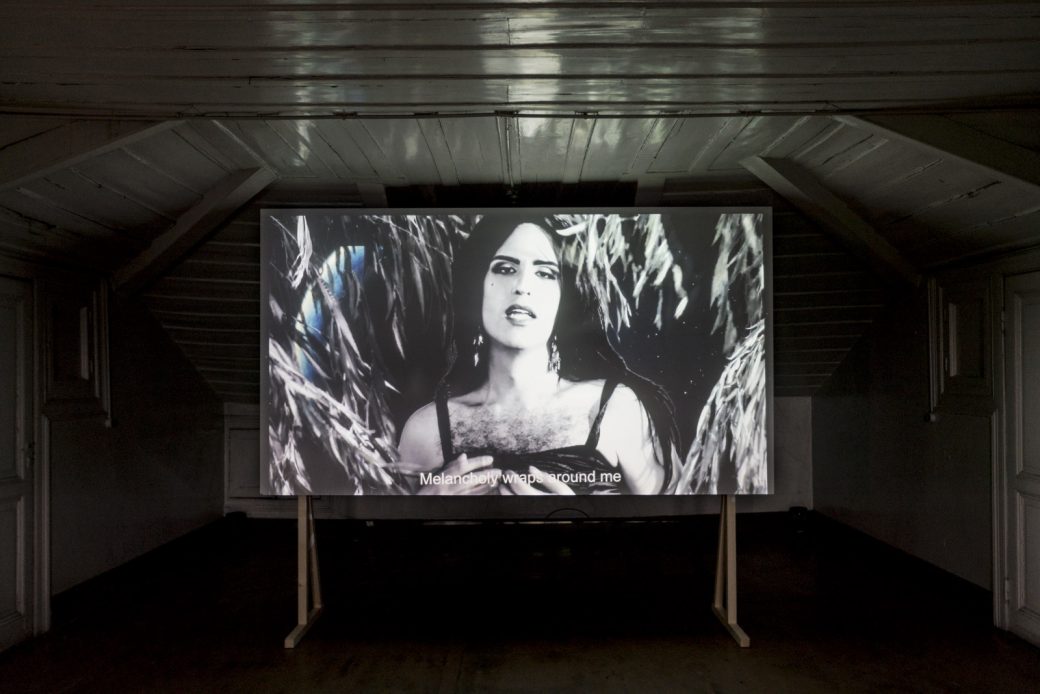 Ausstellungsansicht der Videoinstallation 