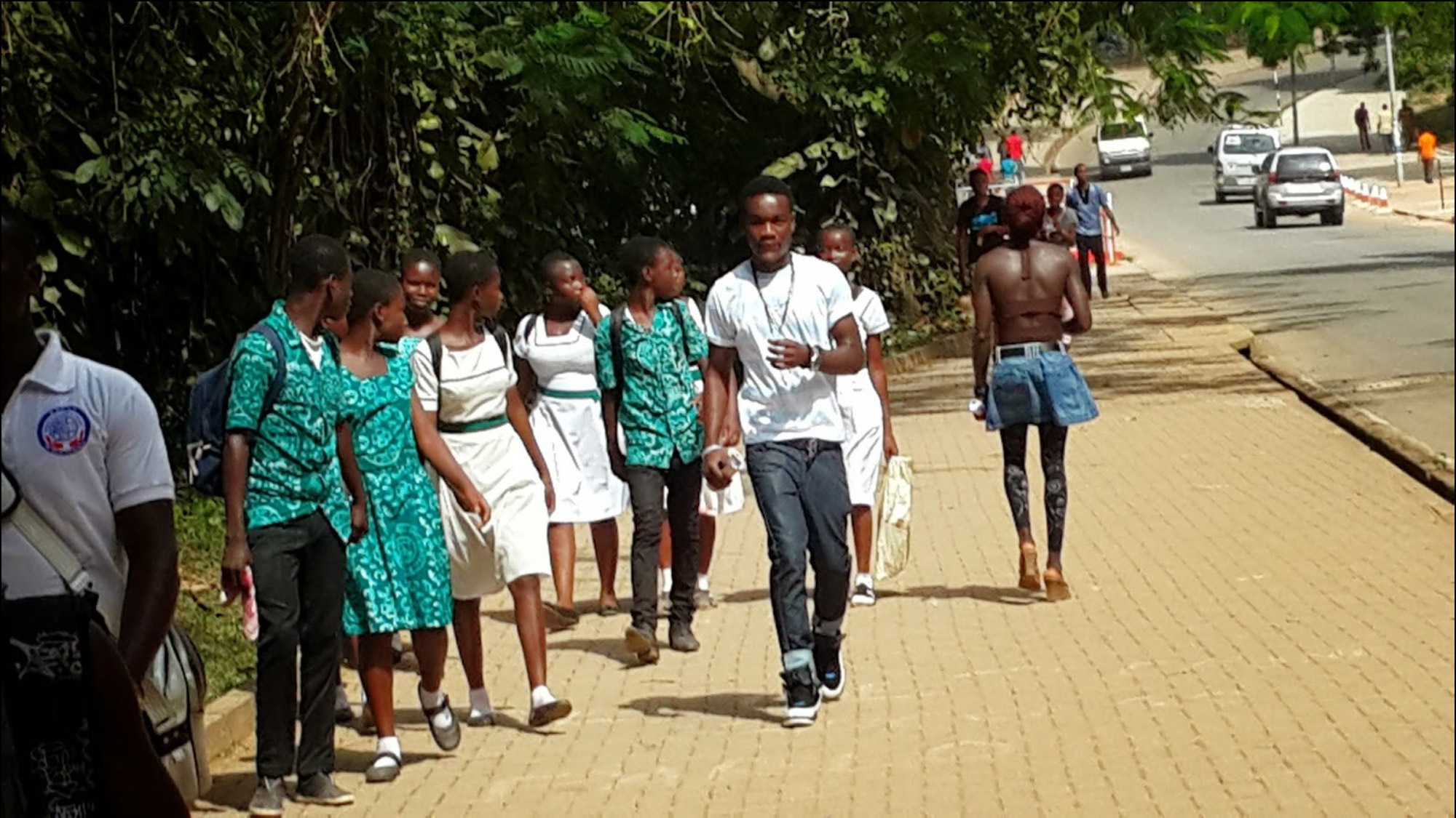 1. Va-Bene Elikem Fiatsi [crazinisT artisT], Long Walk (2014) Street intervention at KNUST, Kumasi, Ghana. Courtesy of the artist.