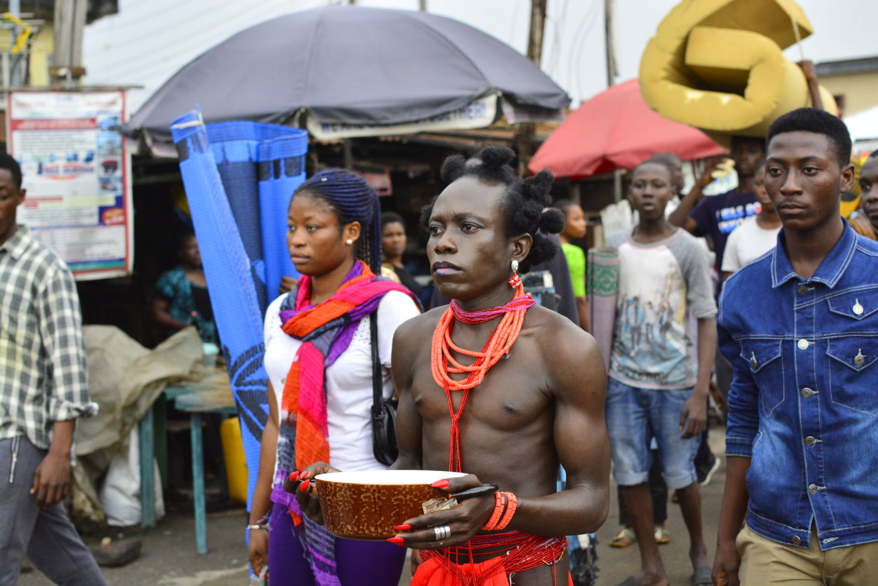 3. Va-Bene Elikem Fiatsi [crazinisT artisT], nativeimmigrant (2015). Live performance in Lagos, Nigeria. Photo by Anthony Monday.