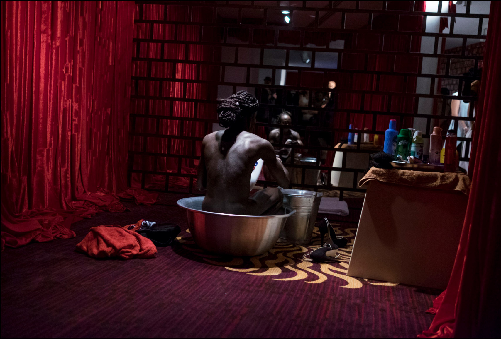 5. Va-Bene Elikem Fiatsi [crazinisT artisT], Rituals of Becoming (2017). Performance-installation at Gallery 1957, Accra, Ghana. Photo by Dennis Akuoku-Frimpong.